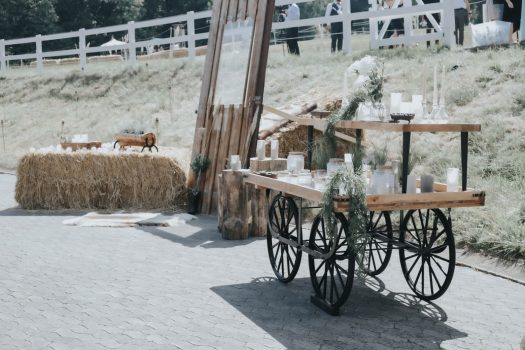 TRAMARK Marktwagen im ländlichen Ambiente zur Hochzeit